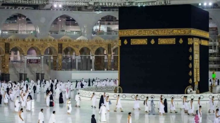 Pèlerins musulmans autour de la Kaaba lors du Hajj 2023.
