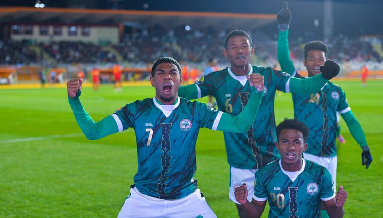 Joueurs de Madagascar et Ghana célébrant leur qualification en quart de finale.