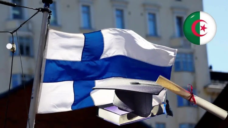 Drapeau finlandais avec chapeau de diplômé et livres.