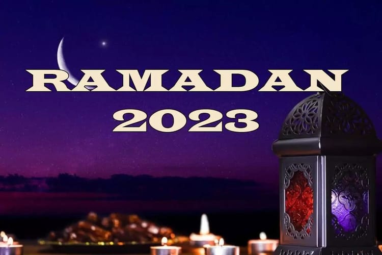 Cadeaux et lanternes pour Ramadan 2023, célébration musulmane.