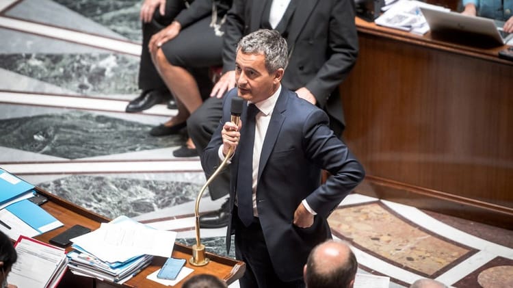 Affaire Hassan Iquioussen : Gérald Darmanin dans les mailles de la justice pour cette raison. Gérald Darmanin parle lors d'une séance parlementaire en France.