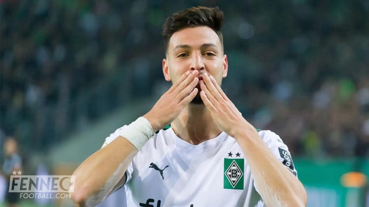 Ramy Bensebaini en célébration après un but avec Borussia Mönchengladb.