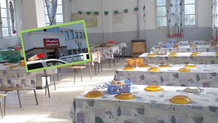 Salle de cantine scolaire vide à Saïda avec tables et assiettes.