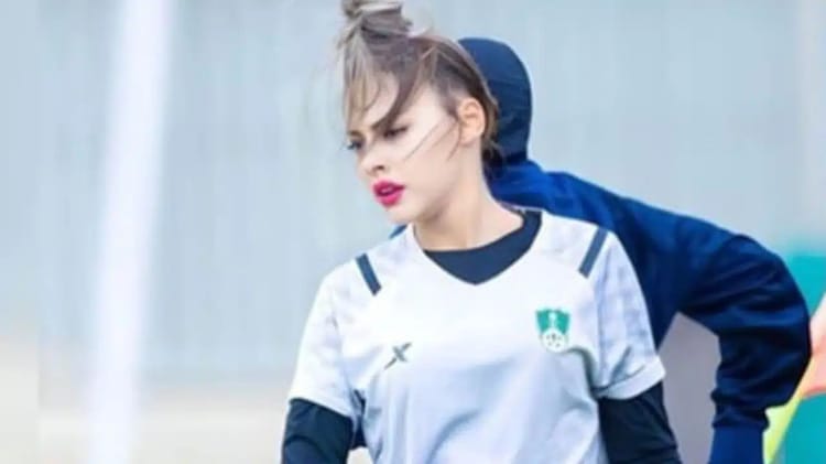 La joueuse Algérienne Abla Bensenouci fait le buzz en Arabie Saoudite pour cette raison La joueuse algérienne Abla Bensenouci en tenue de sport.