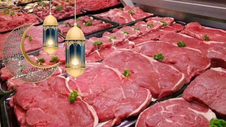 Ramadan 2023 : l’Algérie compte importer la viande rouge vers ce pays Viande rouge fraîche dans un marché, prête pour Ramadan 2023.