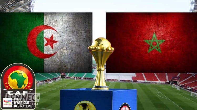 Stade de football avec drapeaux d'Algérie et du Maroc.