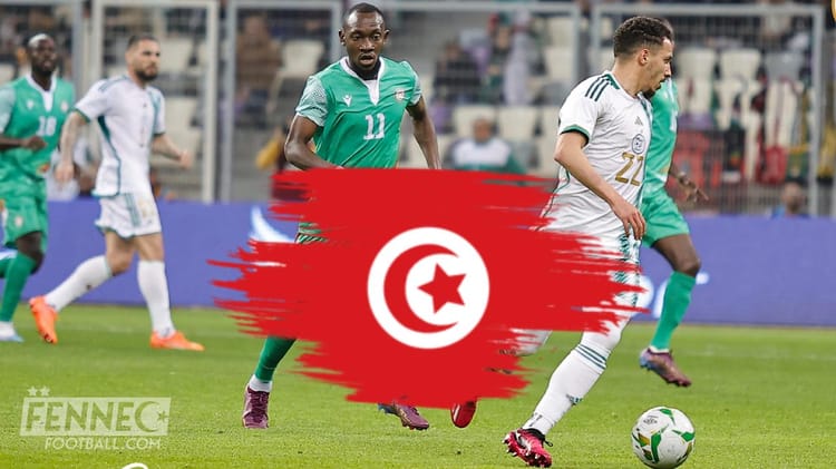 Joueurs tunisiens et algériens en action lors du match.