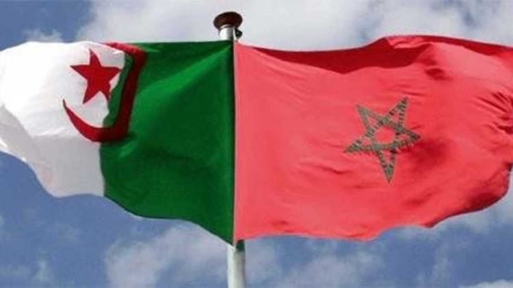 Une marocaine qualifie l'Algérie de « poubelle à ciel ouvert » (vidéo) Drapeaux de l'Algérie et du Maroc flottant dans le ciel.