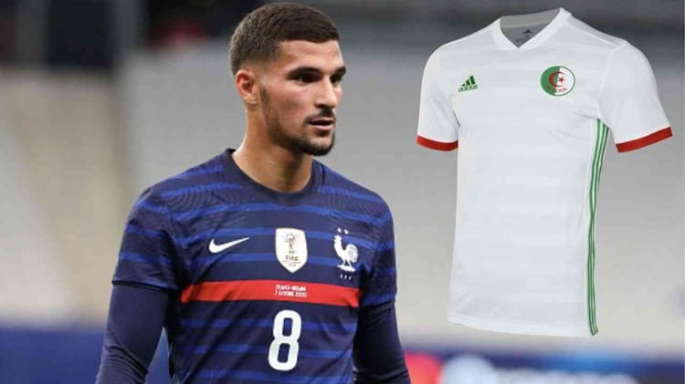 Houssem Aouar porte le maillot de l'équipe d'Algérie.