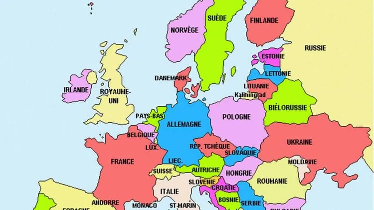Carte de l'Europe montrant différents pays et leurs couleurs distinctes.