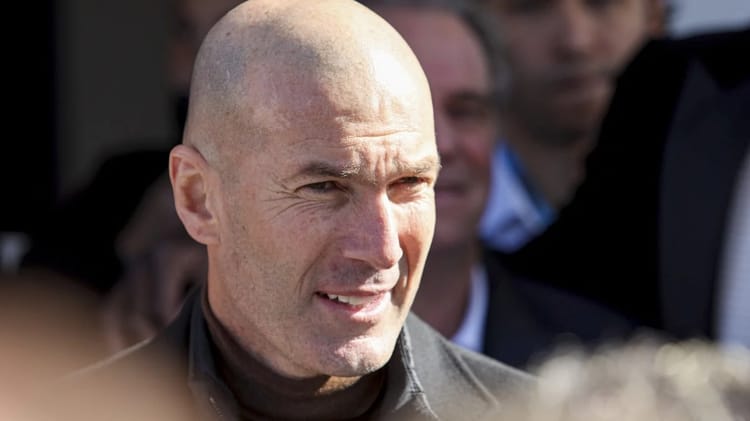L'énorme inquiétude pour Zidane Zidane en pleine réflexion lors d'une déclaration publique.