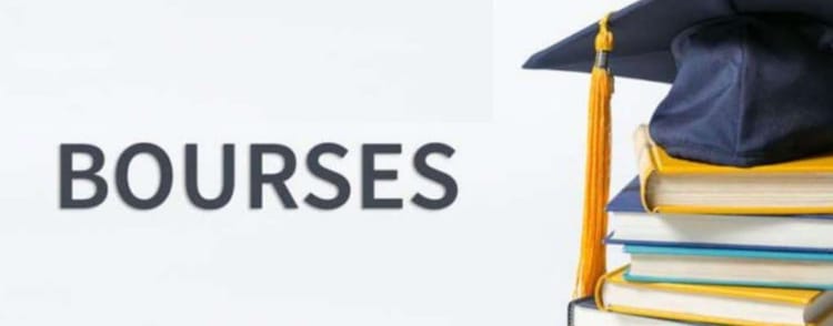 L'université russe MGIMO octroie des bourses aux étudiants algériens Étudiant algérien recevant une bourse d'études à l'université russe MGIMO.