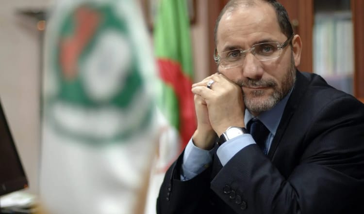 Abderrezak Makri, leader politique algérien, lors d'une réunion officielle.