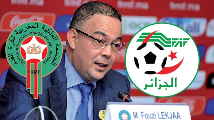 Fouzi Lekjaa lors d'une conférence de presse en Algérie.