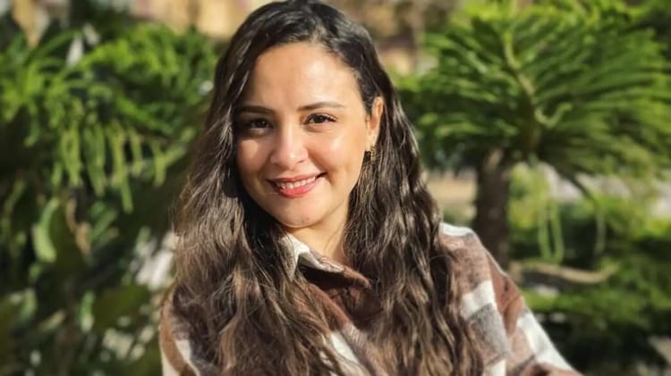 Souhila Mallem souriante, élue meilleure actrice du Maghreb.