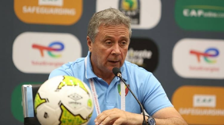 CAN U17 : Voici les propos de l'entraîneur congolais face à l'Algérie Entraîneur congolais parlant lors d'une conférence de presse.