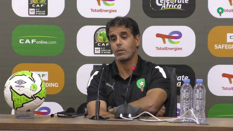 Said Chiba, entraîneur des Lions du Maroc U17, lors d'une conférence de presse.