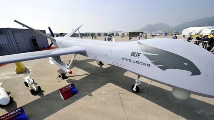 Drone Wing Loong 2 exposé lors d'une démonstration militaire en Algérie.