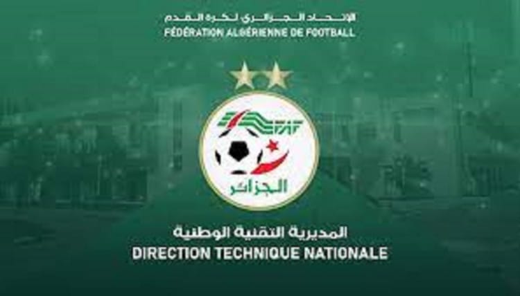 Logo de la FAF avec un ballon de football et étoiles dorées.