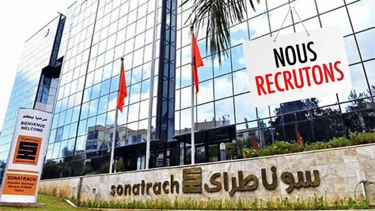 Bâtiment de Sonatrach avec panneau de recrutement.