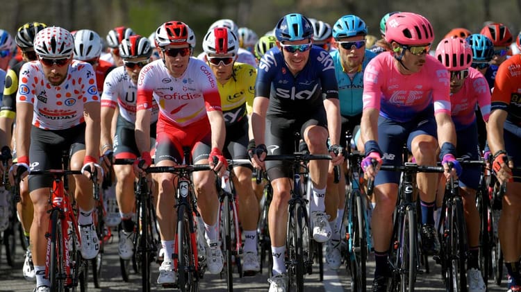 UCI : L' Algérie et l'Afrique du Sud déclinent l'invitation du Maroc Groupe de cyclistes professionnels en course sur route.