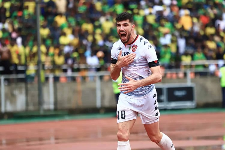 Que devient Aymen Mahious, meilleur buteur du CHAN 2022? Découvrez Aymen Mahious célèbre un but lors du CHAN 2022.