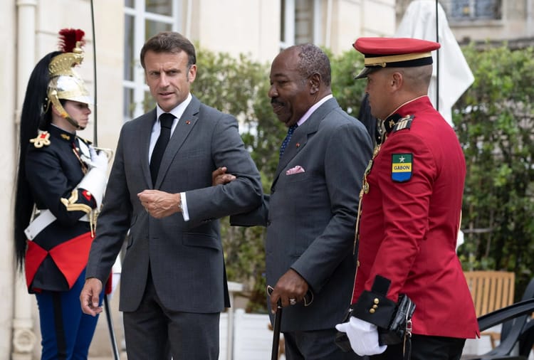 Le président français et le président gabonais lors d'une visite officielle.