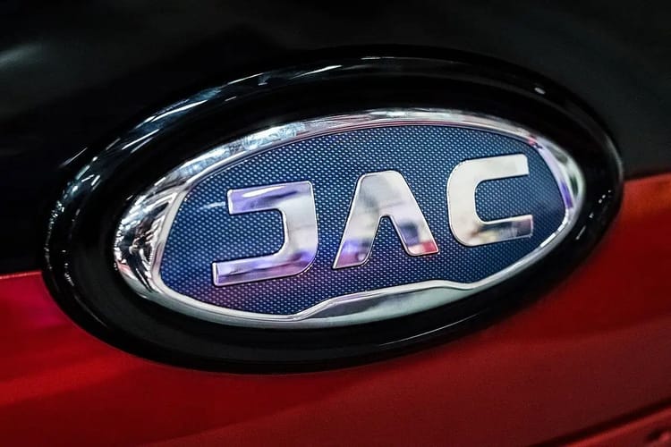 Logo JAC sur un véhicule, importation en Algérie.