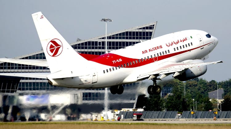 Avion Air Algérie prêt à décoller vers l'Asie, l'Afrique, l'Europe et l'Amérique.