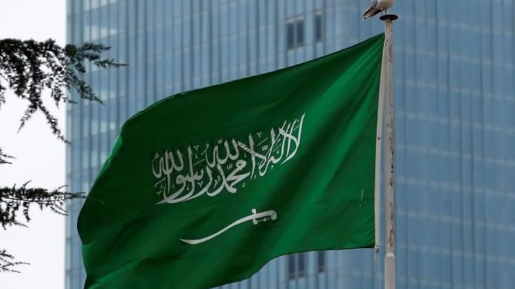 L'Arabie saoudite exécute la peine de mort contre un Américain qui a commis un crime odieux Drapeau vert de l'Arabie Saoudite avec inscription islamique.