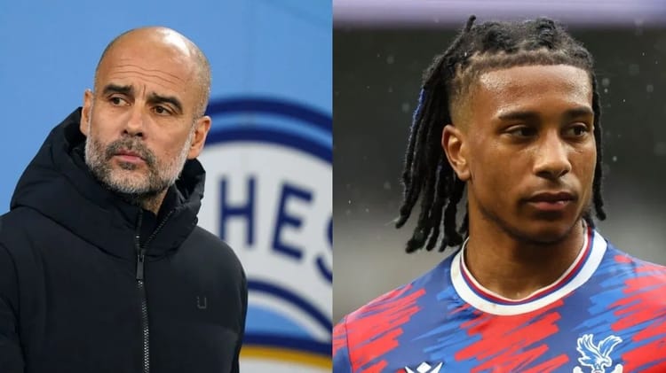 Pep Guardiola fonce sur Michael Olise remplacer Riyad Mahrez Pep Guardiola et Michael Olise lors d'un match de football.