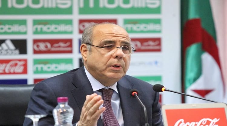 Présidentielle FAF : Mohamed Raouraoua veut revenir, mais à trois 3 conditions Mohamed Raouraoua parle lors d'une conférence de presse.