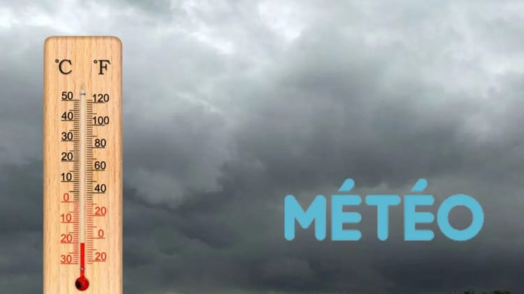 Changement de climat en Algérie pour le début de l'automne : prévisions du 26 septembre 2023 Thermomètre en bois indiquant la température en degrés Celsius et Fahrenheit.