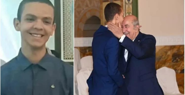 Jeune homme souriant, célébration avec un homme âgé en costume.