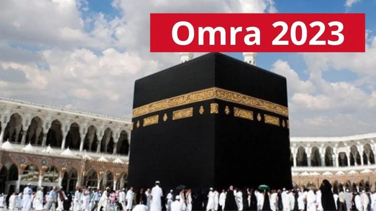 Omra 2023: vers une baisse du prix des billets d'avion Vue de la Kaaba à La Mecque lors de l'Omra 2023, lieu sacré pour les pèlerins musulmans.