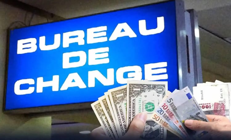 Taux de change en Algérie :100 euros s'échangent ce 17 nov 2023 contre....... Bureau de change avec affichage lumineux et devises étrangères.