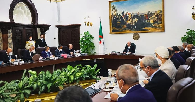 Vivres des Algériens : Tebboune fait preuve de bonne foi Le président algérien lors d'une réunion avec des ministres et hauts fonctionnaires.