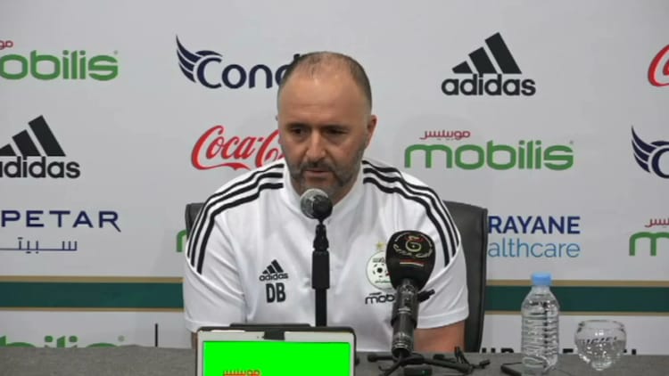 Djamel Belmadi, entraîneur de l'équipe d'Algérie, lors d'une conférence de presse.