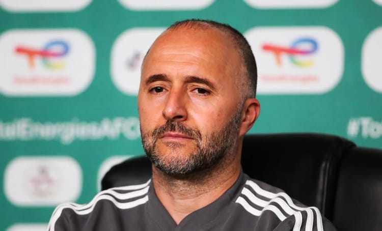 Djamel Belmadi lors d'une conférence de presse de la FAF.