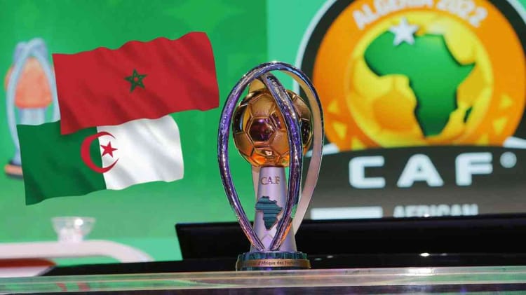 CAN :Découvrez la nouvelle annonce de la CAF extrêmement excitante pour l'Algérie et le Maroc Trophée de la CAF 2022 avec drapeau algérien et marocain.