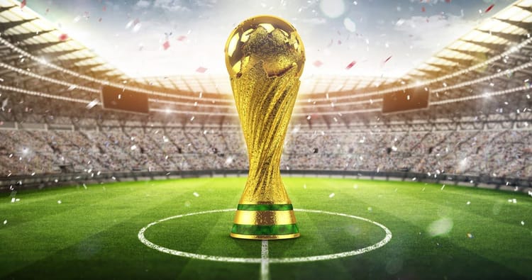 Coupe du monde 2026 : Risque de disqualification pour l'Égypte Trophée de la Coupe du Monde 2030 dans un stade rempli.