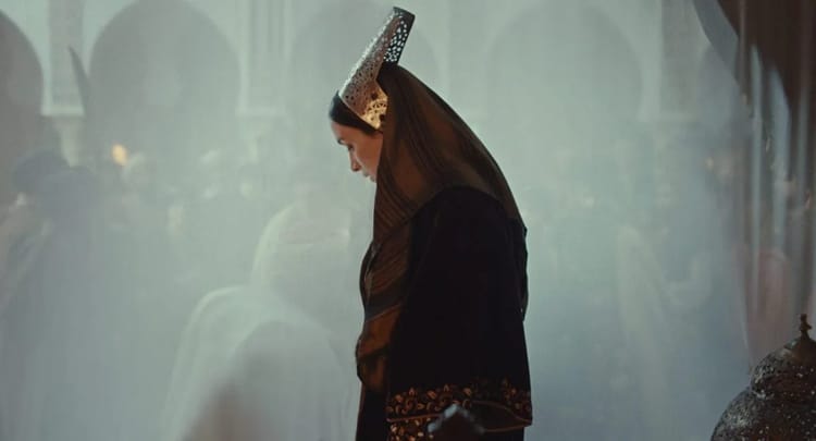 Pour soutenir Gaza,« La Dernière Reine » retiré d’un cinéma canadien Femme en costume traditionnel marocain lors d'une cérémonie.