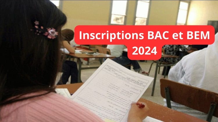 Étudiants en examen avec documents pour inscriptions électroniques 2024.