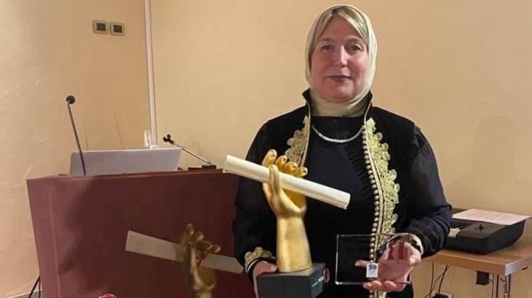Dr Dalila Senhadji remporte le prix Hypatia International 2023, une fierté architecturale pour l'Algérie Dr Dalila Senhadji recevant le prix Hypatia International 2023.