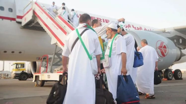 Omra 2024 : Samir Chaabna initie un projet révolutionnaire Pilgrims en route pour Omra 2024 à l'aéroport de Maghrebactu.