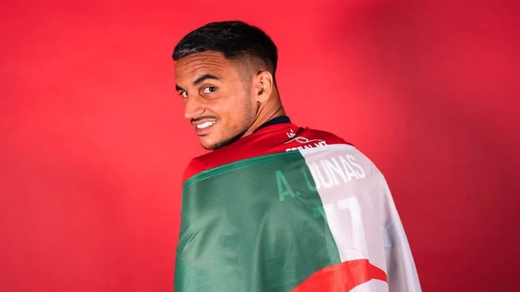 Adam Ounas en route pour l'Iran ? Persépolis à l'affût Adam Ounas portant le maillot de l'Algérie pour la CAN 2023.