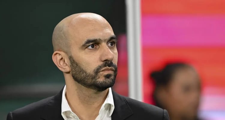CAN 2023 : Officiel! La liste du Maroc est déjà disponible, avec à la clé, des surprises Entraîneur marocain concentré lors d'une conférence de presse.