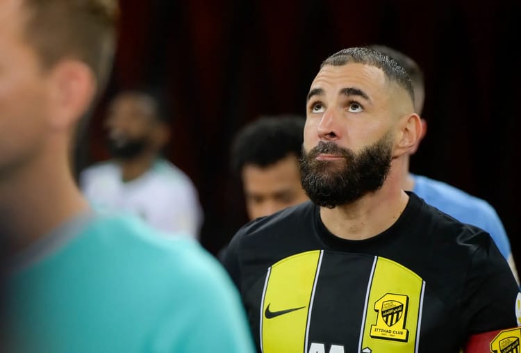 Karim Benzema en tenue de sport lors d'une séance d'entraînement.