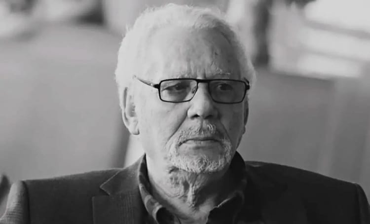 Carnet noir ! Le général Khaled Nezzar s'est éteint Portrait en noir et blanc de Khaled Nezzar, ancien général algérien.