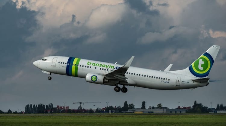 Transavia : des billets à partir de 46 € vers Alger Avion Transavia en vol dans un ciel nuageux.